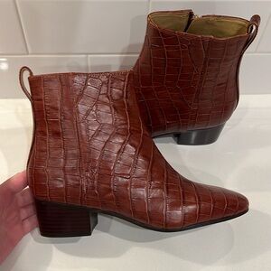 Brand New! Talbots Dakota Ankle Boots In
Embossed Croc! Size 6!